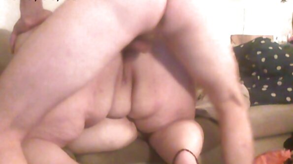 شقراء شجاعة لها أرنب ضيق امتدت في جميع افلام سكس كامله مترجم أنحاء الأريكة