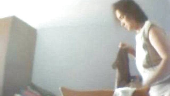 امرأة سوداء تأخذ قضيبًا أبيضًا كبيرًا جنس مترجم محارم في الفيديو بين الأعراق