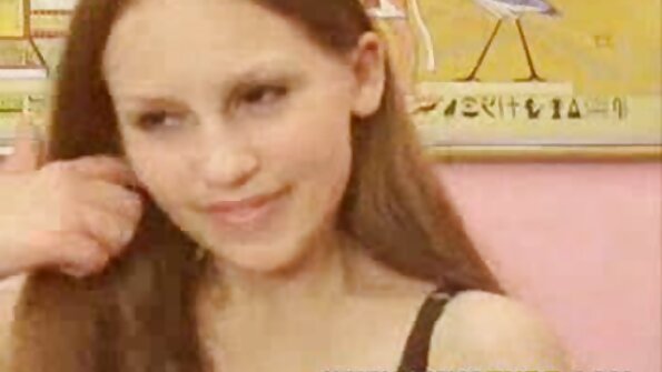 يتم تنزيل افلام سكس مترجم اختراق شقراء في المقعد الخلفي للسيارة بالخارج