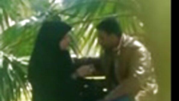 شقراء ذات عيون جميلة تلعق افلام سكس مترجم محارم انتصابًا صعبًا في فيديو بوف