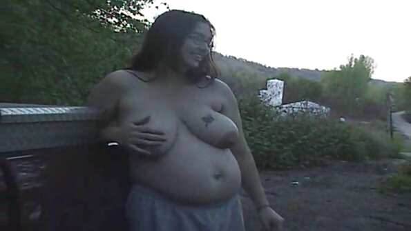 تحصل مارس الجنس شقراء افلام سكس اسرائيلي مترجم عربي مع النظارات على الكرسي الأسود