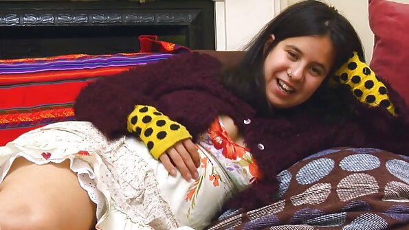تحصل مارس الجنس امرأة افلام سكس عائلي مترجم سمراء في سن المراهقة مع الحمار الحلو على الأريكة