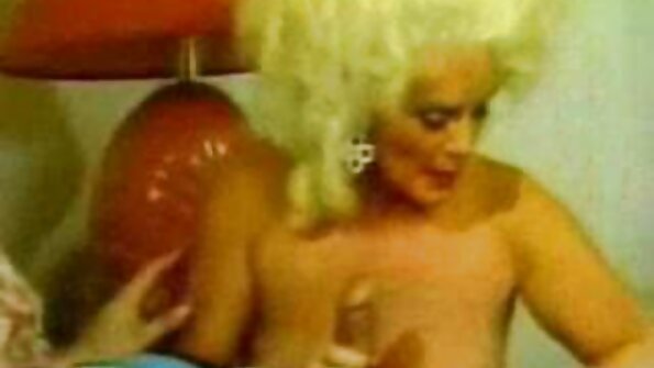 مسمار القضيب الكبير في صالون تصفيف الشعر المنفوخ من قبل الكثير من السيدات المفعمات افلام سكس مترجم للعربية بالحيوية